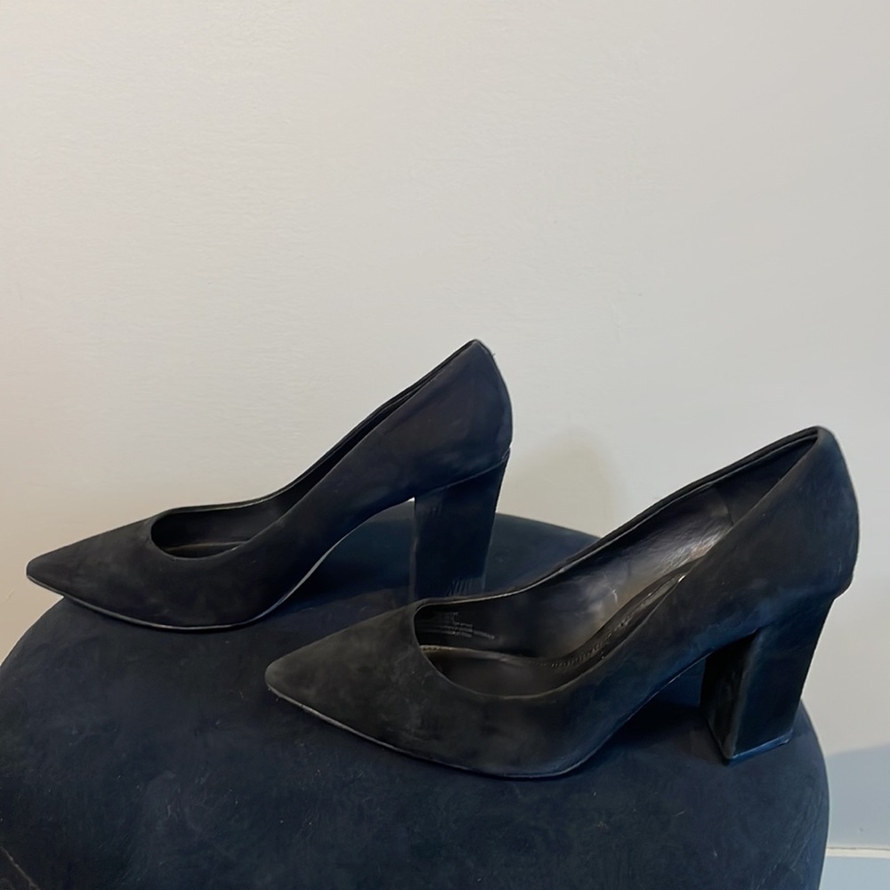 Vince Camuto Suede Pointy Toe High Heel Size 8 Black - Picture 6 of 14